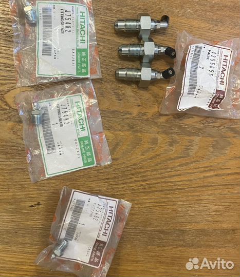 Запчасти на экскаватор hitachi