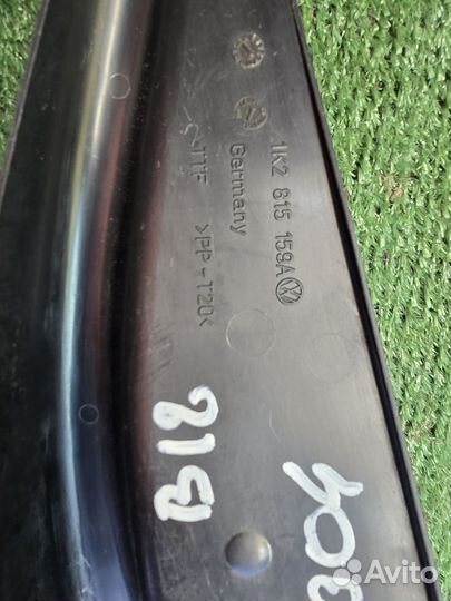 Желоб водоотвода под жабо VW Golf