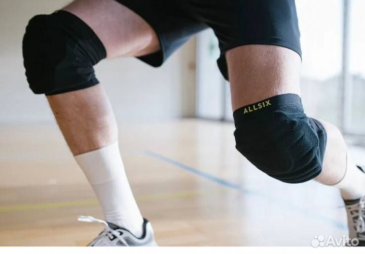 Наколенники волейбольные черно-желтые VKP500 Allsi