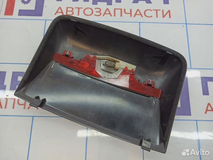 Фонарь задний (стоп сигнал) Toyota Avensis (T250) 81570-05042-B0