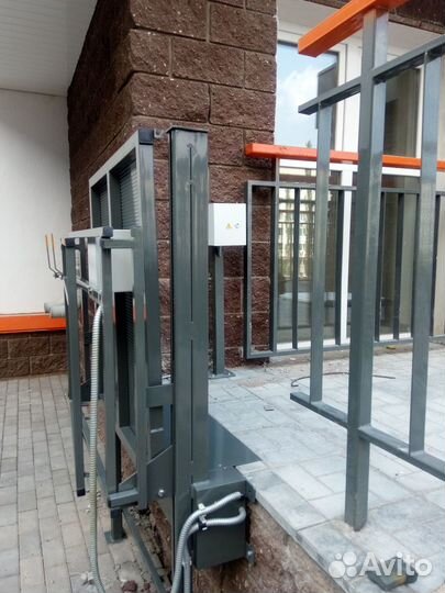 Вертикальный подъемник для инвалидов пту-001А