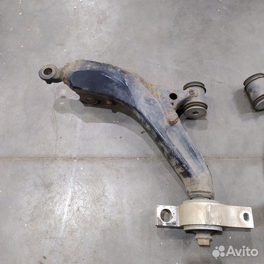 Рычаг передний нижний правый lexus IS250