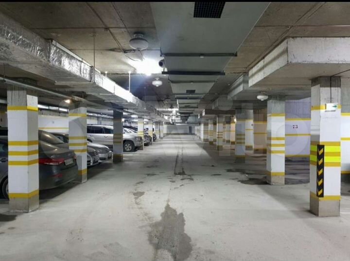 Машиноместо, > 30 м²