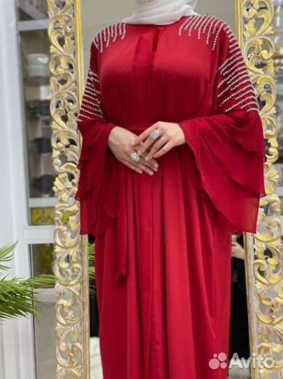 Платье с накидкой