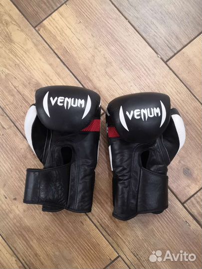 Боксерские перчатки Venum 16унций