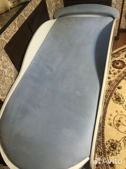 Детская кровать в виде машины