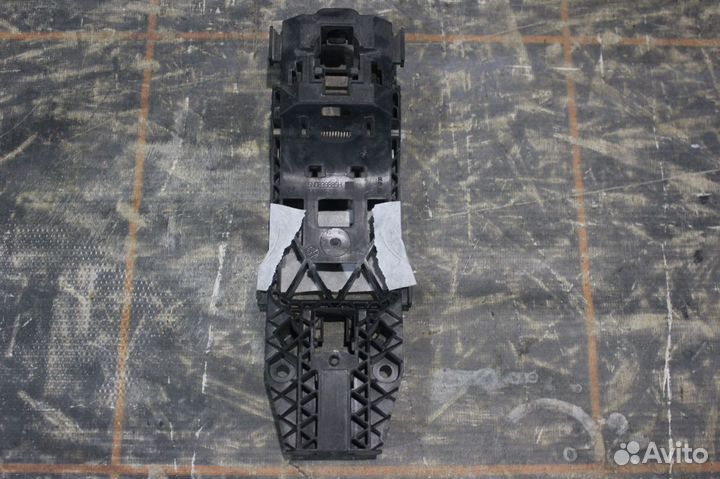 Кронштейн ручки двери задней -Volkswagen Tiguan