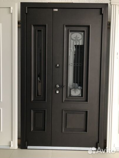 Дверь входная металический