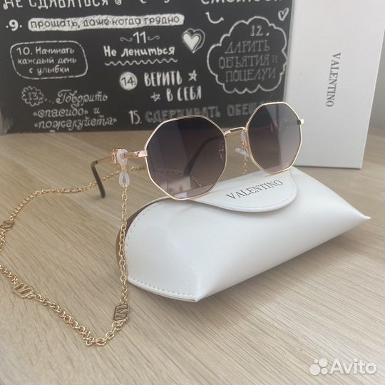 Солнцезащитные очки valentino с цепочкой новые
