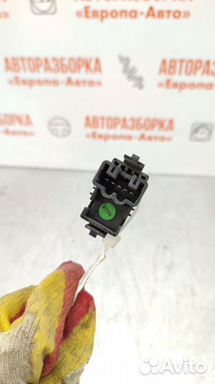 Кнопка стеклоподъёмника правый Geely Emgrand EC7