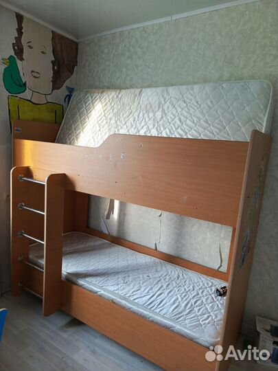 Кровать двухьярусная