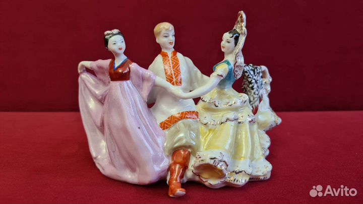 Фарфор статуэтка