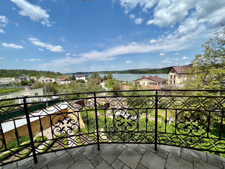 Дом 412 м² на участке 16 сот.