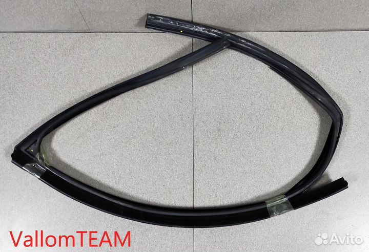 Лот Q10 Уплотнитель двери передний правый audi Q7