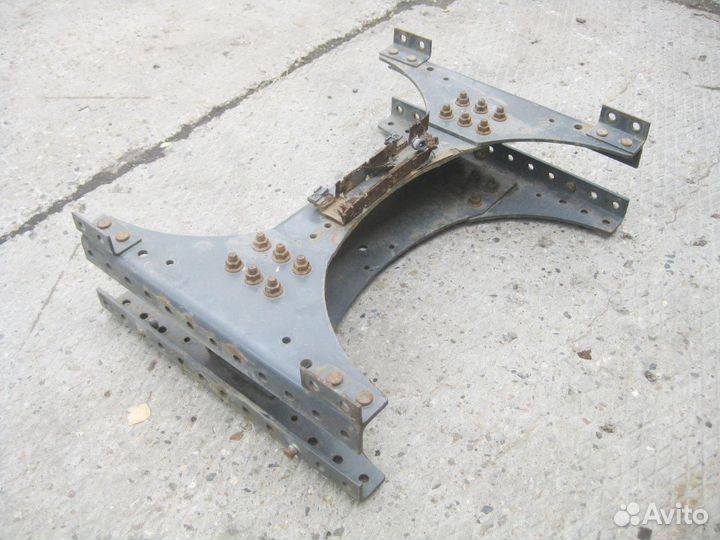 Траверса рамы 7421816379 renault, Premium 2