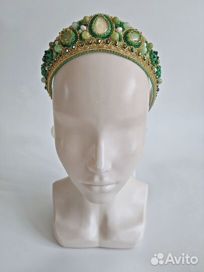 Кокошник женский из бисера и камней