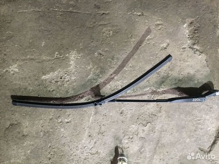 Поводок стеклоочистителя левый Mercedes W220