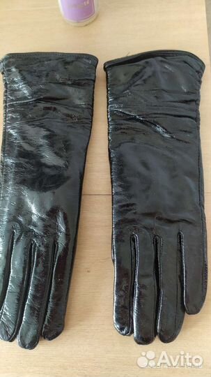 Лакированные перчатки