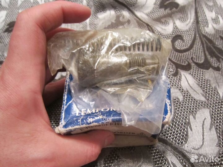 Натяжитель цепи на Mersedes-190