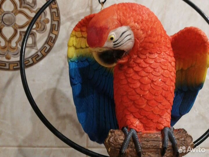 Игрушка попугай на жердочке