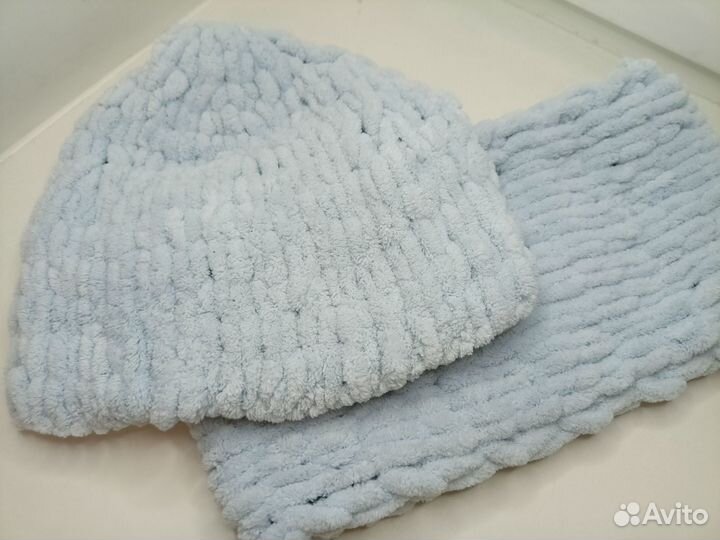 Комплект шапка и шарф-снуд вязаные