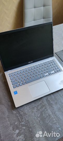 Ноутбук Asus R565M