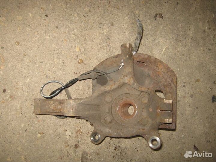 Кулак передний правый Nissan X-Trail T31