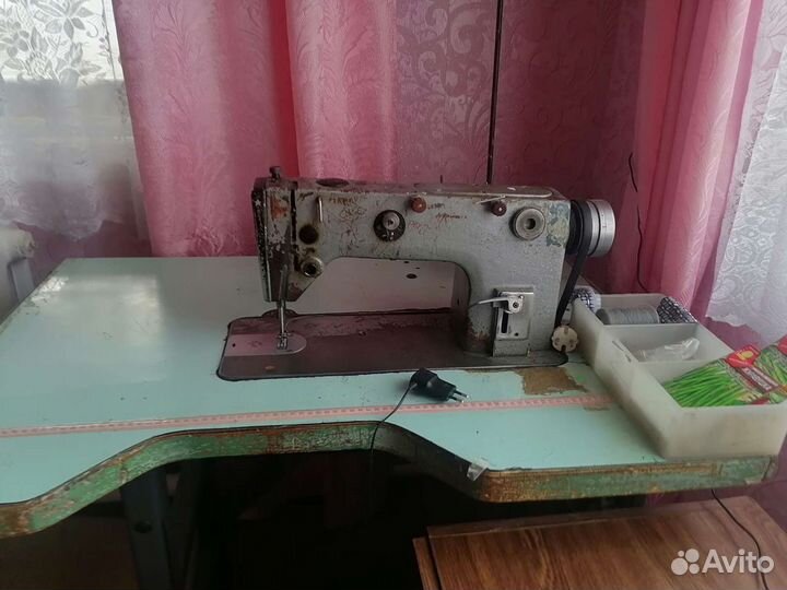 Продам профессиональную швейную машинку