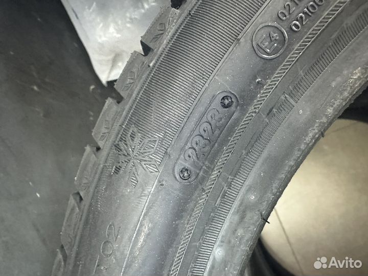 Triangle PL02 235/45 R18 98V