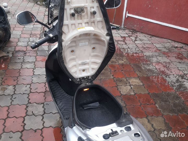 В продаже скутер Suzuki vecstar 150