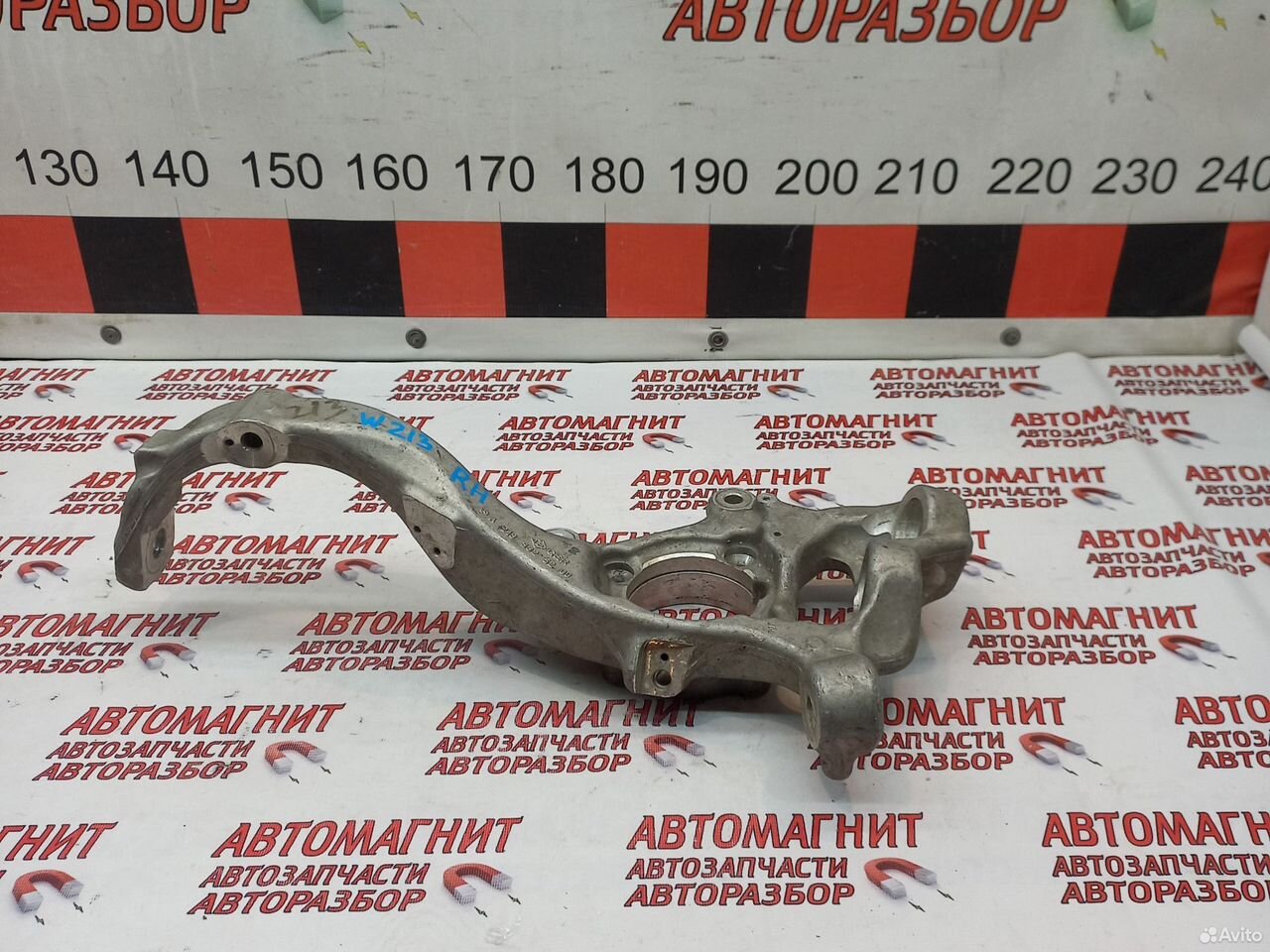 Кулак поворотный правый Мерседес W213