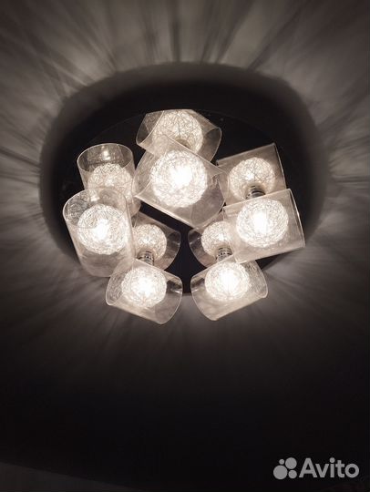 Продам потолочный светильник