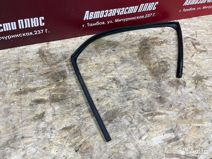 Уплотнитель стекла двери передний левый LADA Vesta