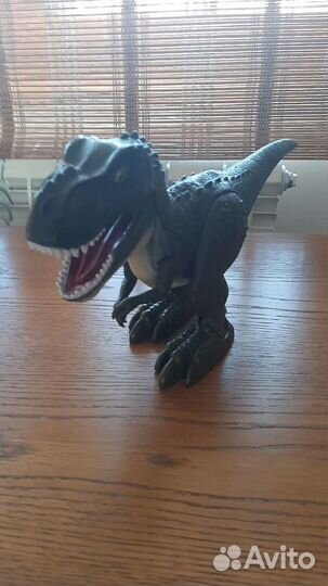 Робот динозавр