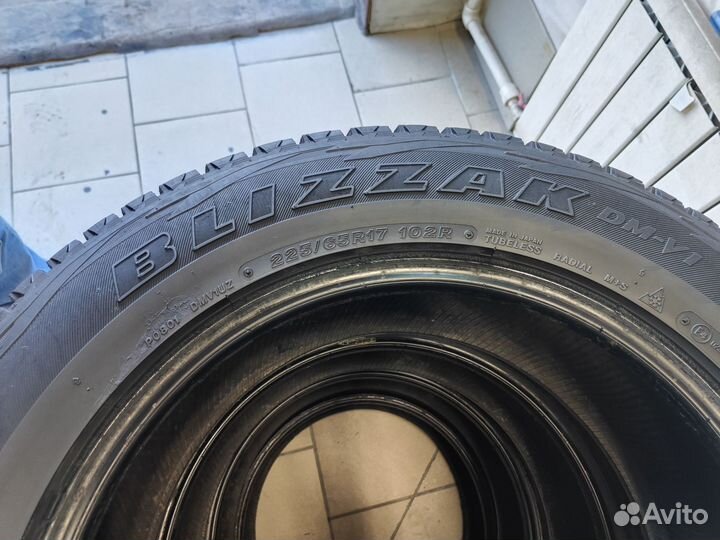 Bridgestone Blizzak DM-V1 225/65 R17