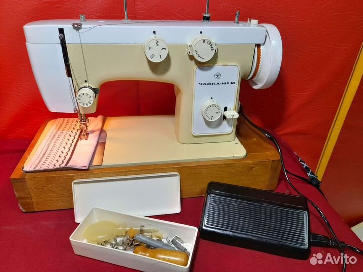 Швейная машина Чайка 142м