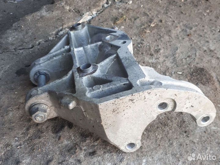 Кронштейн гура лада приора