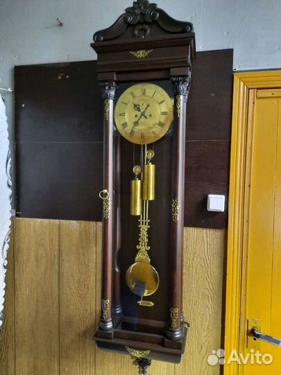 Старинные настенные антикварные часы с боем