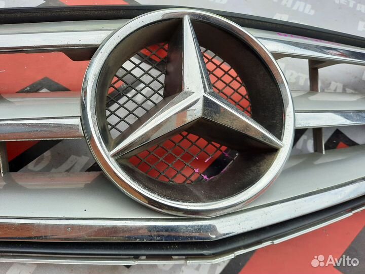 Решетка радиатора Mercedes W204 C-Class 2007-2011