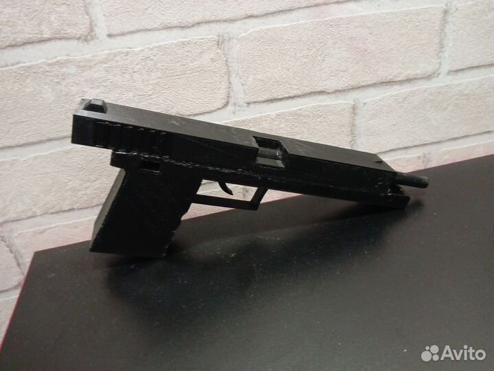 Пластиковый пистолет 