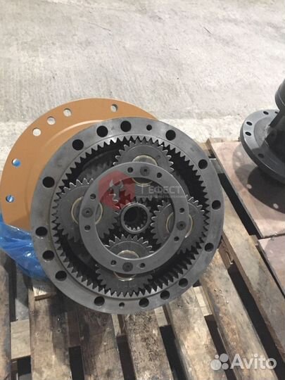 Редуктор поворота Hyundai 31QA-10140