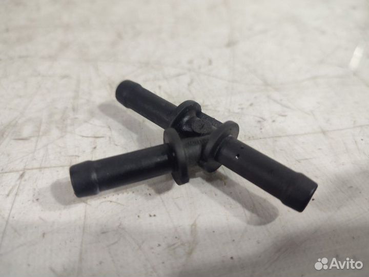 Тройник системы охлаждения Volkswagen Golf 5K5