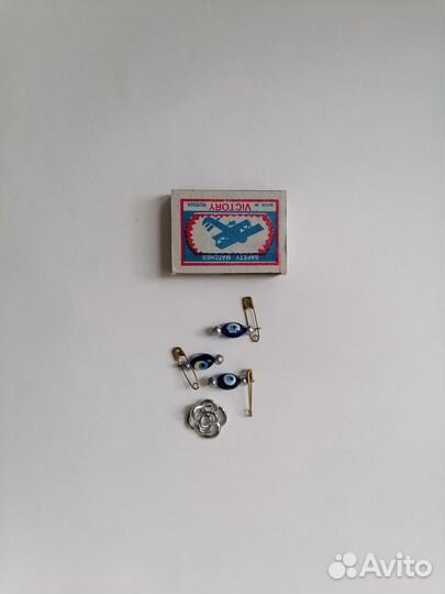Брошки и кулон