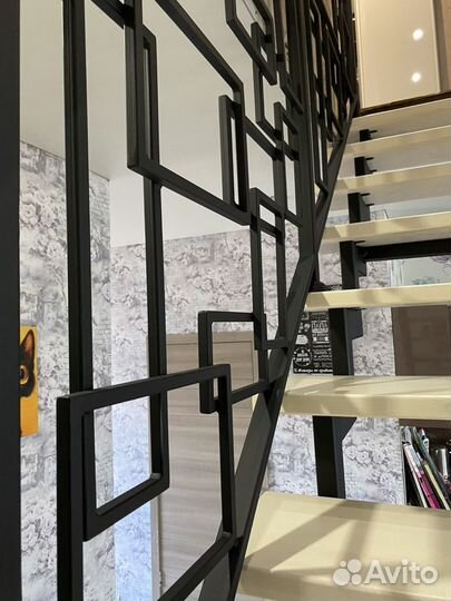 Лестница в дом на металлокаркасе в стиле лофт
