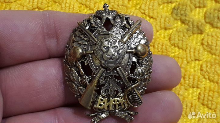 Большой тяжелый знак вифк