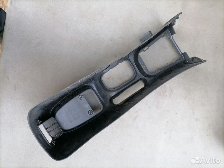 Консоль между сидений Hyundai Sonata III 1996-1998