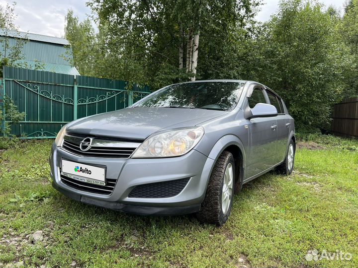 Opel Astra 1.6 МТ, 2011, 198 000 км