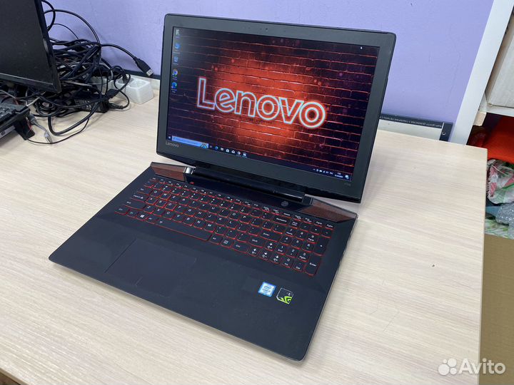 Игровой ноутбук Lenovo Y700-15ISK