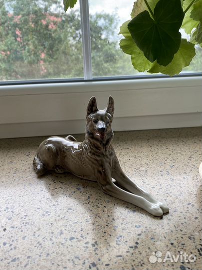 Статуэтка собака фарфоровые коллекционная 60-70е