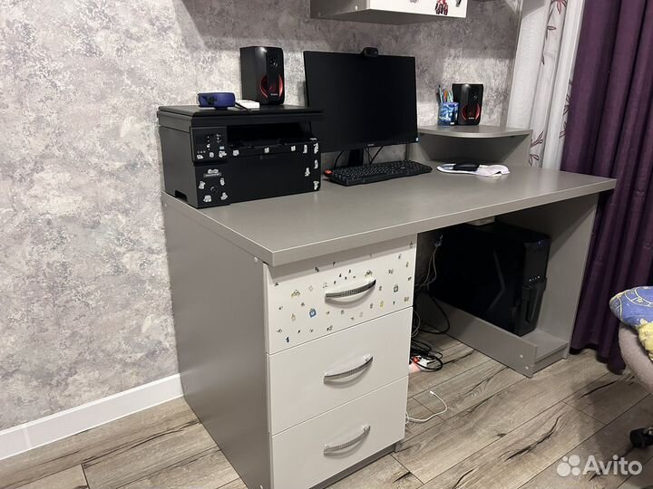 Письменный стол